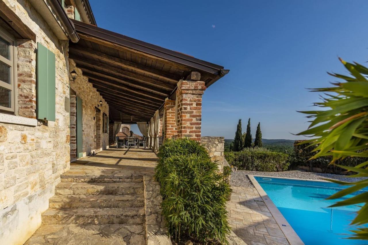 Rustic Amyra With Pool And Grill In Porec * Sveti Lovrec Pazenaticki